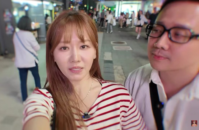 Trấn Thành liên tục hôn má Hari Won ở Hàn Quốc- Ảnh 2.