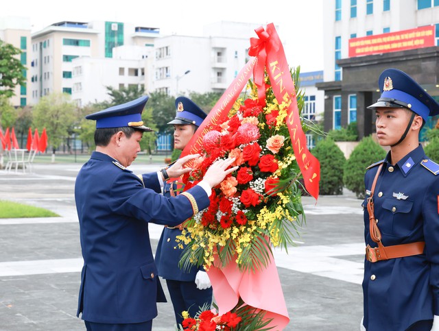 Đoàn đại biểu dự Hội nghị tổng kết các tổ chức quần chúng Cảnh sát biển Việt Nam giai đoạn 2021 - 2025 dâng hoa, dâng hương tưởng nhớ Chủ tịch Hồ Chí Minh- Ảnh 1. Đoàn đại biểu dự Hội nghị tổng kết các tổ chức quần chúng Cảnh sát biển Việt Nam giai đoạn 2021 - 2025 dâng hoa, dâng hương tưởng nhớ Chủ tịch Hồ Chí Minh- Ảnh 1.