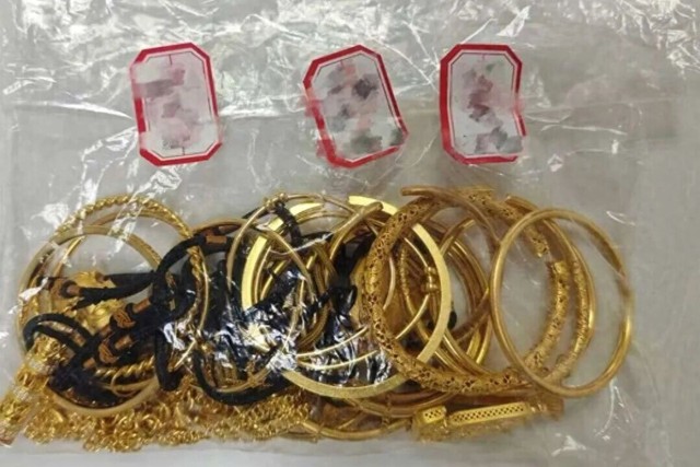 Mang v&agrave;ng đi cầm đồ được 900 triệu đồng, người phụ nữ bị bắt giữ- Ảnh 2.