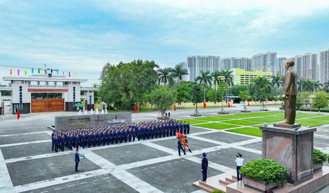 Đoàn đại biểu dự Hội nghị tổng kết các tổ chức quần chúng Cảnh sát biển Việt Nam giai đoạn 2021 - 2025 dâng hoa, dâng hương tưởng nhớ Chủ tịch Hồ Chí Minh- Ảnh 3. Đoàn đại biểu dự Hội nghị tổng kết các tổ chức quần chúng Cảnh sát biển Việt Nam giai đoạn 2021 - 2025 dâng hoa, dâng hương tưởng nhớ Chủ tịch Hồ Chí Minh- Ảnh 3.