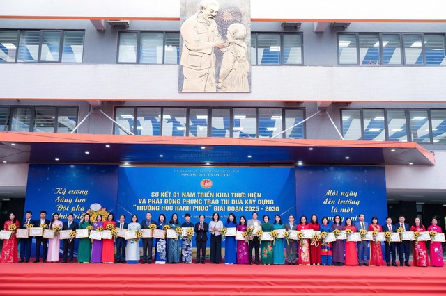 Vinh dự lớn – niềm tự hào của thầy và trò trường THCS Nguyễn Trãi- Ảnh 4. Vinh dự lớn – niềm tự hào của thầy và trò trường THCS Nguyễn Trãi- Ảnh 4.