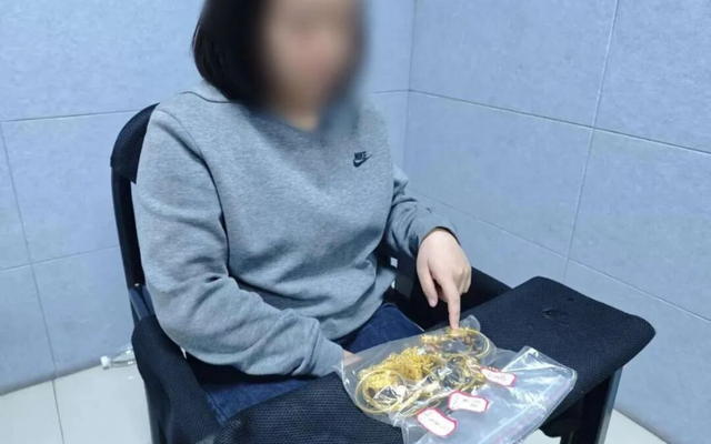 Mang v&agrave;ng đi cầm đồ được 900 triệu đồng, người phụ nữ bị bắt giữ- Ảnh 1.