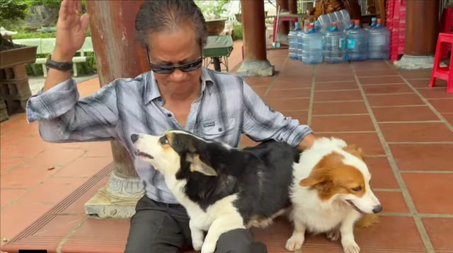 Chế Linh khoe khoảnh khắc hiếm có trong nhà thờ Tổ của Hoài Linh: "Khó quên"- Ảnh 2. Chế Linh khoe khoảnh khắc hiếm có trong nhà thờ Tổ của Hoài Linh: "Khó quên"- Ảnh 2.