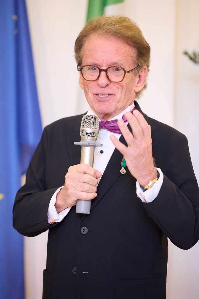 Vinh danh một đời cống hiến cho h&agrave;nh tr&igrave;nh nh&acirc;n đạo- Ảnh 2.