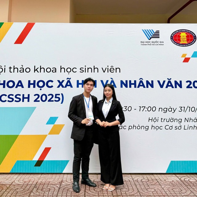 Thủ khoa trường Đại học Khoa học Xã hội và Nhân văn: Hành trình từ bắt đầu lại đến lan tỏa tình yêu việt nam- Ảnh 1.
