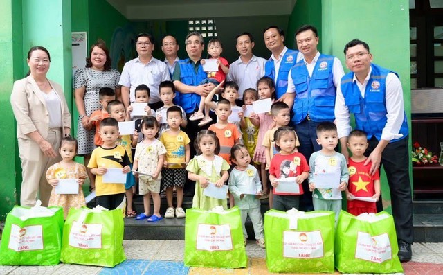  Thành phố Hồ Chí Minh hỗ trợ Huế và Đà Nẵng 35 tỷ đồng khắc phục thiệt hại bão lũ- Ảnh 1.