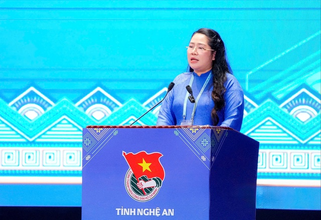 Đồng chí Nguyễn Thị Phương Thúy - Bí thư Tỉnh đoàn thay mặt Đoàn Chủ tịch khai mạc phiên trọng thể Đại hội đại biểu Đoàn TNCS Hồ Chí Minh tỉnh Nghệ An lần thứ XIX, nhiệm kỳ 2025-2030.