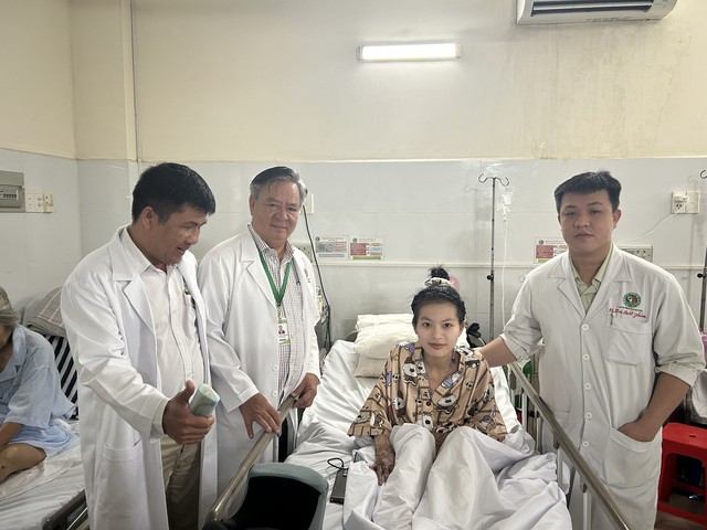 Hành trình hơn 10 tháng kiên cường giành lại sự sống của Mộng Tuyền – Cô gái Cà Mau bị bỏng 40% cơ thể- Ảnh 1. Hành trình hơn 10 tháng kiên cường giành lại sự sống của Mộng Tuyền – Cô gái Cà Mau bị bỏng 40% cơ thể- Ảnh 1.