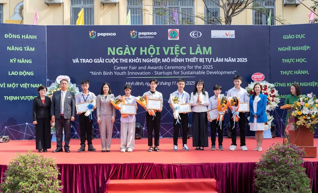 ảnh 1: 6 dự án xuất sắc nhận giải chung kết cuộc thi khởi nghiệp.