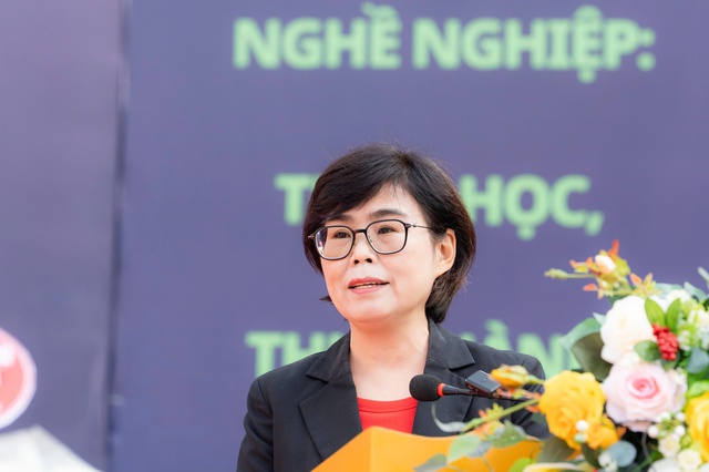 Bà Tô Kim Liên - Giám đốc Trung tâm Giáo dục và Phát triển chia sẻ tại chương trình.