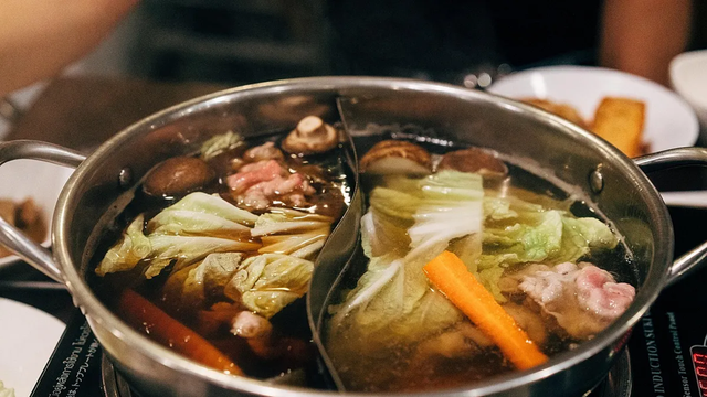 Ăn lẩu nên cho rau trước hay thịt trước?- Ảnh 1. Ăn lẩu nên cho rau trước hay thịt trước?- Ảnh 1.