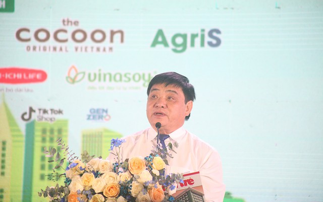 Ông Lê Thế Chữ - Tổng biên tập báo Tuổi Trẻ, Trưởng BTC Chương trình phát biểu khai mạc. Ông Lê Thế Chữ - Tổng biên tập báo Tuổi Trẻ, Trưởng BTC Chương trình phát biểu khai mạc.