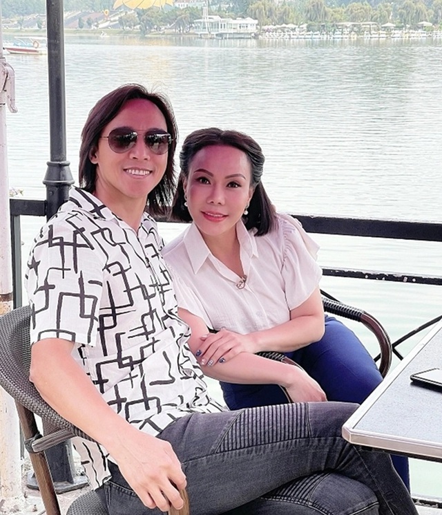 Nữ diễn viên được chồng thạc sĩ xây biệt thự 300 tỷ cho ở, thấy đàn chị không có vàng liền cho mượn- Ảnh 4. Nữ diễn viên được chồng thạc sĩ xây biệt thự 300 tỷ cho ở, thấy đàn chị không có vàng liền cho mượn- Ảnh 4.