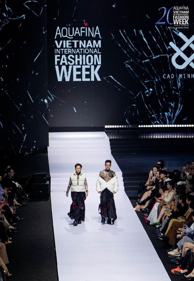 GUNO Việt Nam khiến sàn diễn Aquafina Vietnam International Fashion Week 2025 bùng nổ- Ảnh 1. GUNO Việt Nam khiến sàn diễn Aquafina Vietnam International Fashion Week 2025 bùng nổ- Ảnh 1.