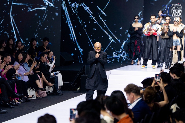 GUNO Việt Nam khiến sàn diễn Aquafina Vietnam International Fashion Week 2025 bùng nổ- Ảnh 9. GUNO Việt Nam khiến sàn diễn Aquafina Vietnam International Fashion Week 2025 bùng nổ- Ảnh 9.