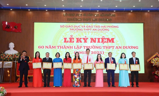 Kỷ niệm 60 năm thành lập Trường THPT An Dương: Dấu son truyền thống – Động lực vươn tầm tương lai- Ảnh 5. Kỷ niệm 60 năm thành lập Trường THPT An Dương: Dấu son truyền thống – Động lực vươn tầm tương lai- Ảnh 5.
