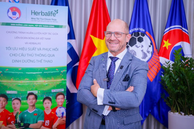 Herbalife Vietnam đồng hành cùng Liên Đoàn Bóng Đá Việt Nam tổ chức buổi đào tạo về dinh dưỡng thể thao nâng cao cho các huấn luyện viên và cầu thủ bóng đá- Ảnh 2. Herbalife Vietnam đồng hành cùng Liên Đoàn Bóng Đá Việt Nam tổ chức buổi đào tạo về dinh dưỡng thể thao nâng cao cho các huấn luyện viên và cầu thủ bóng đá- Ảnh 2.