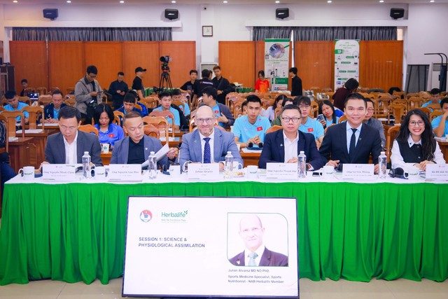 Herbalife Vietnam đồng hành cùng Liên Đoàn Bóng Đá Việt Nam tổ chức buổi đào tạo về dinh dưỡng thể thao nâng cao cho các huấn luyện viên và cầu thủ bóng đá- Ảnh 3. Herbalife Vietnam đồng hành cùng Liên Đoàn Bóng Đá Việt Nam tổ chức buổi đào tạo về dinh dưỡng thể thao nâng cao cho các huấn luyện viên và cầu thủ bóng đá- Ảnh 3.