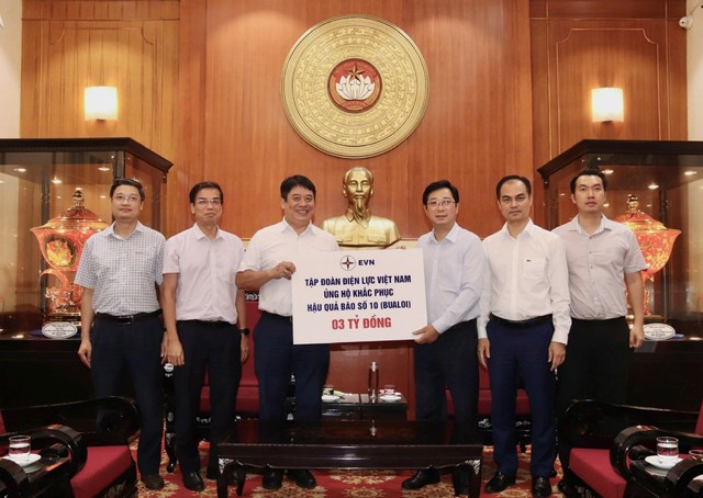 EVN chung tay ủng hộ nhiều địa phương khắc phục hậu quả các cơn bão, lũ lụt trong năm 2025
- Ảnh 2. EVN chung tay ủng hộ nhiều địa phương khắc phục hậu quả các cơn bão, lũ lụt trong năm 2025
- Ảnh 2.