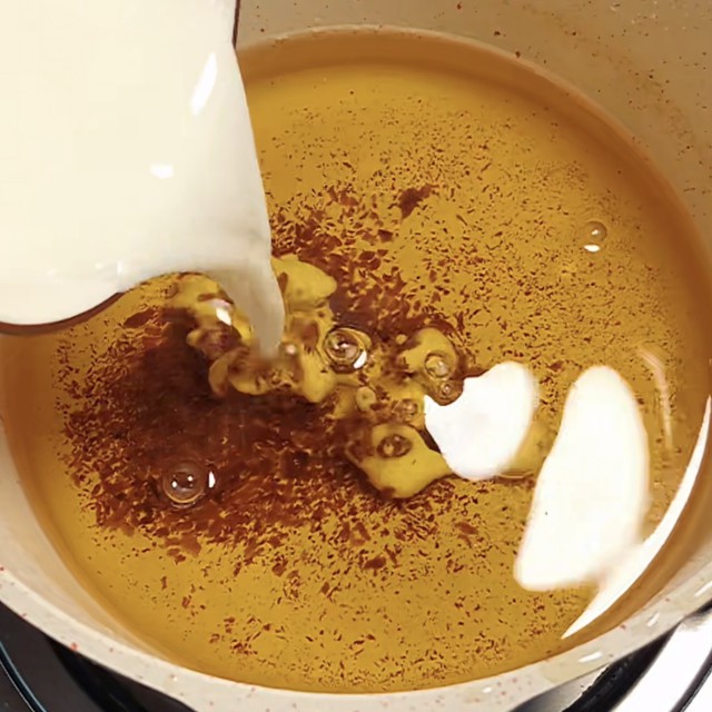 Tại sao nên cho cơm nguội vào dầu đã chiên?- Ảnh 4. Tại sao nên cho cơm nguội vào dầu đã chiên?- Ảnh 4.