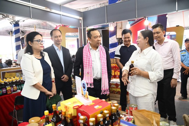 Đại học Quốc gia Tp Hồ Chí Minh và tỉnh Cà Mau ký kết Thỏa thuận hợp tác toàn diện giai đoạn 2025–2030: Tăng cường liên kết đại học – địa phương vì phát triển bền vững- Ảnh 6.