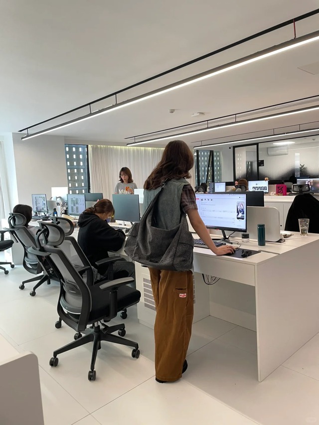 Đi làm 5 năm mới hiểu: Người nói “chị em thân thiết” nhiều nhất lại hay chơi xấu nhất- Ảnh 4. Đi làm 5 năm mới hiểu: Người nói “chị em thân thiết” nhiều nhất lại hay chơi xấu nhất- Ảnh 4.