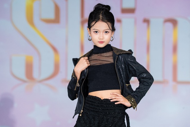 Diễn viên Thanh Hương, cô giáo Hương Đinh xuất hiện tại Show diễn SHINE trong khuôn khổ Vietnam Kids Fashion Week- Ảnh 12. Diễn viên Thanh Hương, cô giáo Hương Đinh xuất hiện tại Show diễn SHINE trong khuôn khổ Vietnam Kids Fashion Week- Ảnh 12.