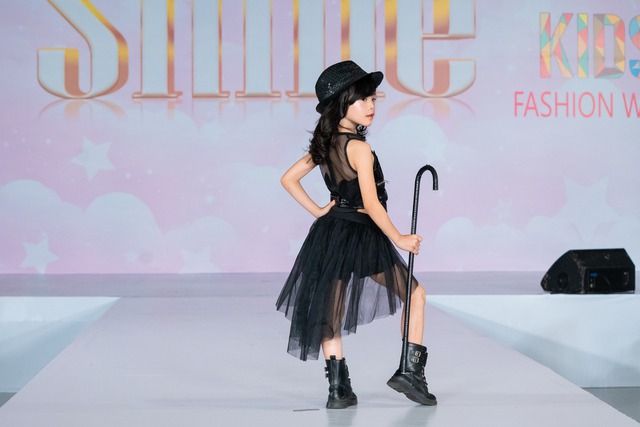 Diễn viên Thanh Hương, cô giáo Hương Đinh xuất hiện tại Show diễn SHINE trong khuôn khổ Vietnam Kids Fashion Week- Ảnh 7. Diễn viên Thanh Hương, cô giáo Hương Đinh xuất hiện tại Show diễn SHINE trong khuôn khổ Vietnam Kids Fashion Week- Ảnh 7.
