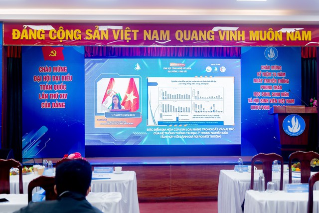 Bài trình bày tham luận trực tuyến của TS. Phạm Thị Hà Nhung.