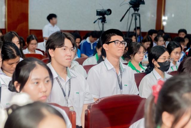 Các bạn sinh viên tại Hội thảo.