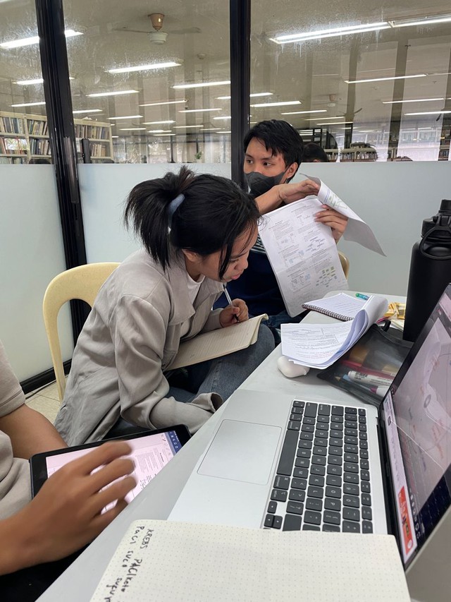 &Aacute;m ảnh "bị gọi t&ecirc;n" giữa l&agrave;n s&oacute;ng sa thải- Ảnh 1.