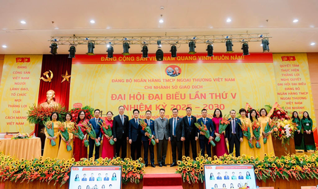 Vietcombank Sở Giao dịch: Tiên phong đổi mới, vững vàng trong công tác xây dựng Đảng- Ảnh 1. Vietcombank Sở Giao dịch: Tiên phong đổi mới, vững vàng trong công tác xây dựng Đảng- Ảnh 1.