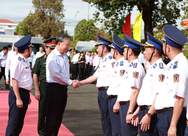 Tổng Bí thư Tô Lâm thăm, làm việc với Bộ Tư lệnh Vùng Cảnh sát biển 4- Ảnh 1. Tổng Bí thư Tô Lâm thăm, làm việc với Bộ Tư lệnh Vùng Cảnh sát biển 4- Ảnh 1.