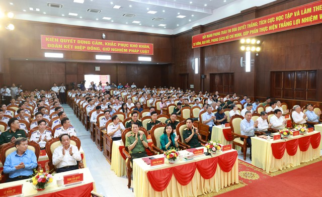 Tổng Bí thư Tô Lâm thăm, làm việc với Bộ Tư lệnh Vùng Cảnh sát biển 4- Ảnh 4. Tổng Bí thư Tô Lâm thăm, làm việc với Bộ Tư lệnh Vùng Cảnh sát biển 4- Ảnh 4.