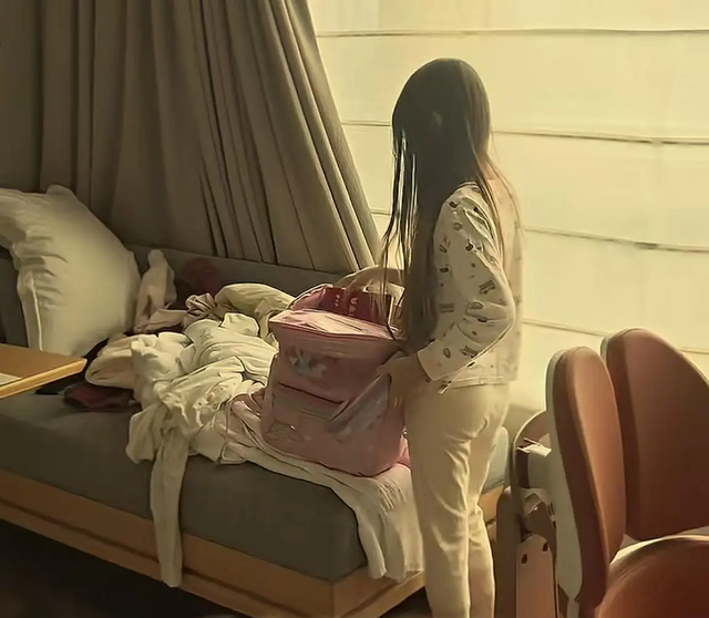 Ở khách sạn 4 đêm/tuần để tiết kiệm tiền: Lựa chọn "ngược đời" của bà mẹ đơn thân khiến dân mạng choáng nhẹ- Ảnh 2. Ở khách sạn 4 đêm/tuần để tiết kiệm tiền: Lựa chọn "ngược đời" của bà mẹ đơn thân khiến dân mạng choáng nhẹ- Ảnh 2.