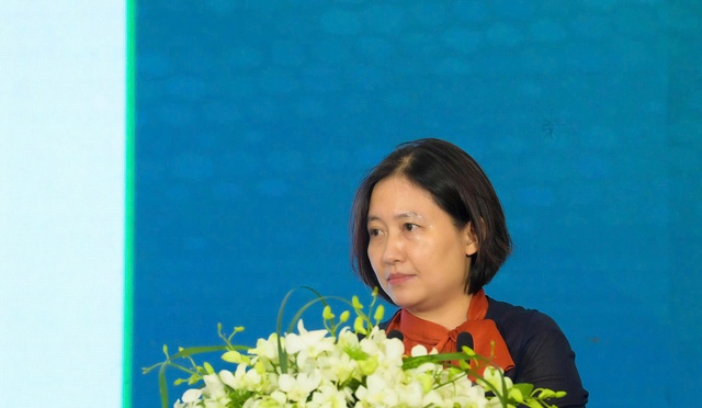 Bà Nguyễn Thu Thủy - Phó Cục trưởng, Cục Phát triển Doanh nghiệp Nhà nước (Bộ Tài chính) phát biểu tham luận tại Diễn đàn.