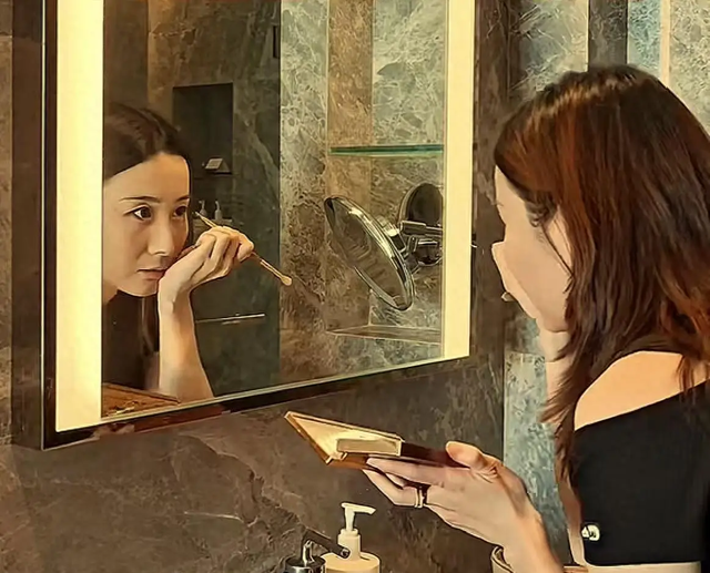 Ở khách sạn 4 đêm/tuần để tiết kiệm tiền: Lựa chọn "ngược đời" của bà mẹ đơn thân khiến dân mạng choáng nhẹ- Ảnh 1. Ở khách sạn 4 đêm/tuần để tiết kiệm tiền: Lựa chọn "ngược đời" của bà mẹ đơn thân khiến dân mạng choáng nhẹ- Ảnh 1.