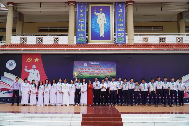 Trường THPT Đầm Dơi: 45 năm xây dựng, phát triển và lan tỏa hành trình tri thức trên vùng đất cuối trời Tổ quốc- Ảnh 3.