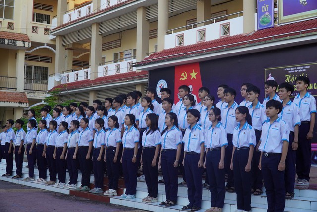 Trường THPT Đầm Dơi: 45 năm xây dựng, phát triển và lan tỏa hành trình tri thức trên vùng đất cuối trời Tổ quốc- Ảnh 4.