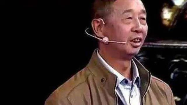 Mang "quả ngô" đi thẩm định cổ vật bị chuyên gia phán  là đồ giả, cụ ông cười khẩy nói: "Có biết tôi là ai không?"- Ảnh 2.