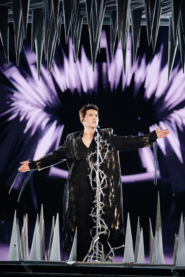 Quốc Thiên bật khóc trong live concert 10.000 khán giả- Ảnh 10.