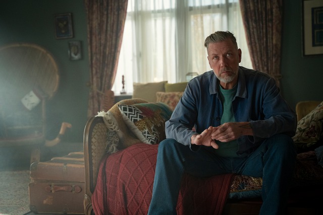 Xem phim Sex Education, tôi và chồng tranh cãi kịch liệt về việc ai là người đã đẩy con ra xa- Ảnh 1. Xem phim Sex Education, tôi và chồng tranh cãi kịch liệt về việc ai là người đã đẩy con ra xa- Ảnh 1.