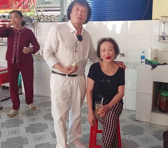 Em trai NSND Minh Vương về nước gặp anh, n&oacute;i cuộc sống ở nước ngo&agrave;i- Ảnh 2.