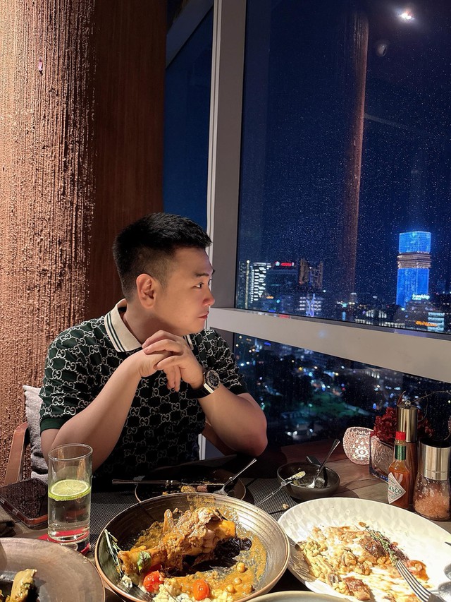 Diện mạo bất ngờ của thiếu gia Sài thành sau 1 năm ly hôn- Ảnh 1. Diện mạo bất ngờ của thiếu gia Sài thành sau 1 năm ly hôn- Ảnh 1.