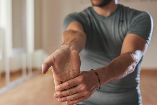 4 tư thế đánh pickleball dễ gây chấn thương, thậm chí rách cơ nếu không khởi động đúng đủ- Ảnh 1. 4 tư thế đánh pickleball dễ gây chấn thương, thậm chí rách cơ nếu không khởi động đúng đủ- Ảnh 1.