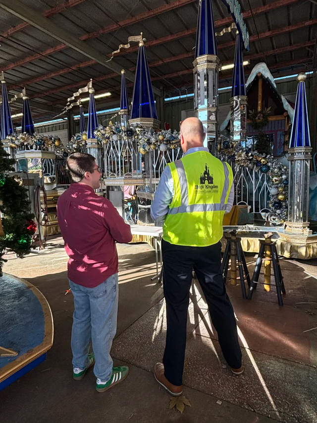 Choáng ngợp trước công nghệ điều khiển hệ thống "ánh sáng ngập trời" trong những buổi diễu hành tại Disney World- Ảnh 2.