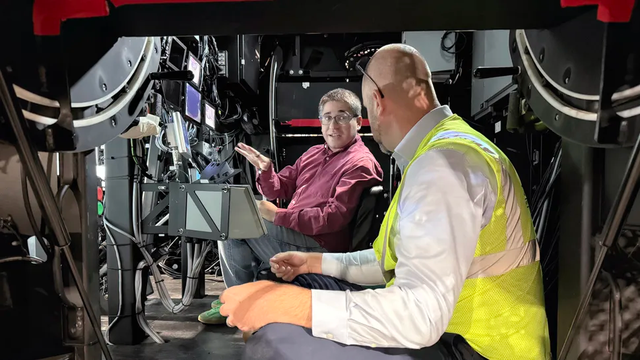 Choáng ngợp trước công nghệ điều khiển hệ thống "ánh sáng ngập trời" trong những buổi diễu hành tại Disney World- Ảnh 5.