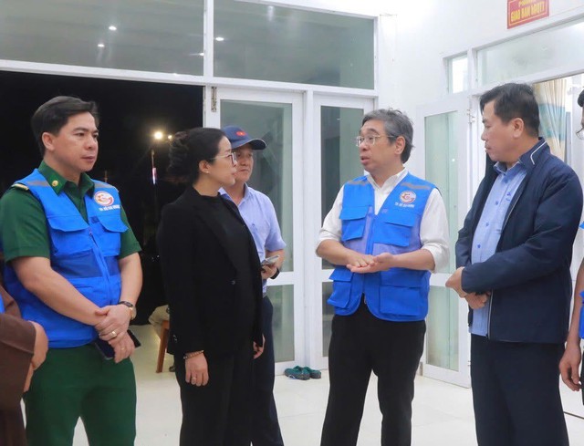 Tp. Hồ Chí Minh: Nghĩa tình "thần tốc" hướng về vùng lũ, hỗ trợ 10 tỷ đồng và 500 tấn hàng hóa cho Đắk Lắk- Ảnh 4.