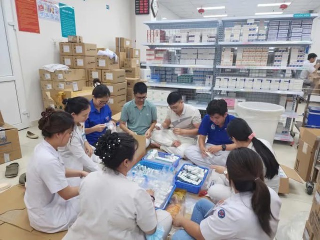 Tp. Hồ Chí Minh: Nghĩa tình "thần tốc" hướng về vùng lũ, hỗ trợ 10 tỷ đồng và 500 tấn hàng hóa cho Đắk Lắk- Ảnh 3.