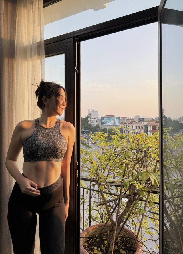 MC Mai Ngọc lấy lại cơ bụng số 11 chỉ sau 7 tháng sinh con: Ngày nào cũng dành 30 phút làm 1 việc tại nhà để ai nấy nhìn cũng tấm tắc như chưa từng sinh đẻ!- Ảnh 1.